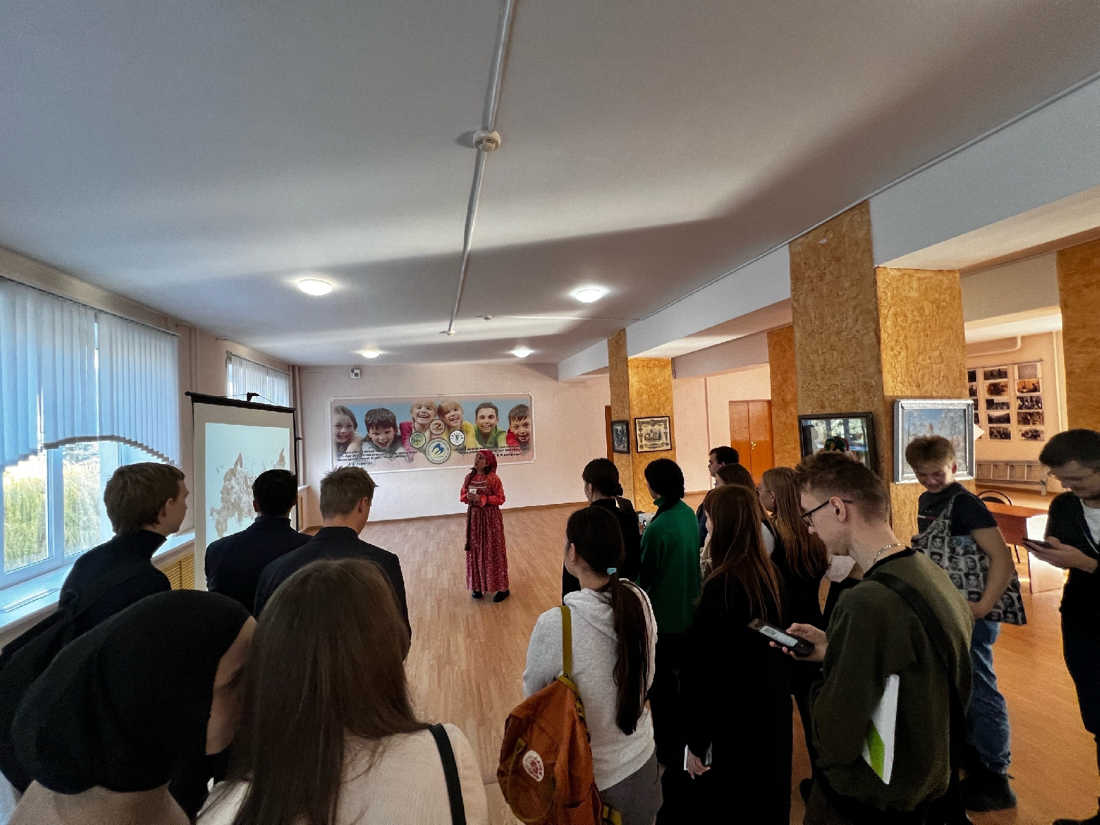 31 октября 2023 года студенты группы 21ИПО1 ИФФ (куратор – проф. Ставицкий В.В.) посетили выставку краеведческого музея Вышитая карта Пензенской области